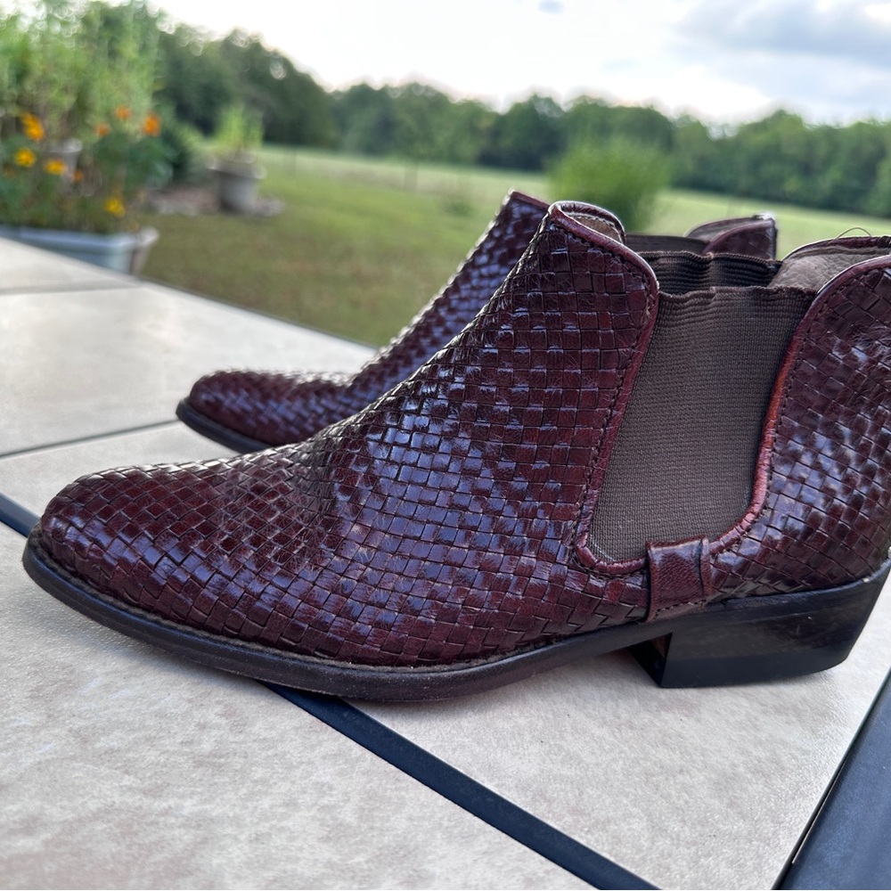 Joan & David Handcrafted brown Leather Footwear Size 6 Ladies ankle boots
